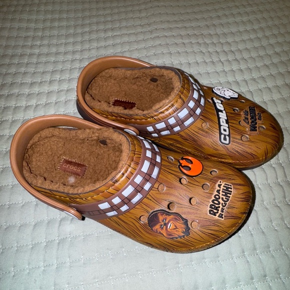 Crocs Star Wars Chewbacca Themed Clogs with Fur Lining. Size kids 4 NWOT. - Picture 2 of 10